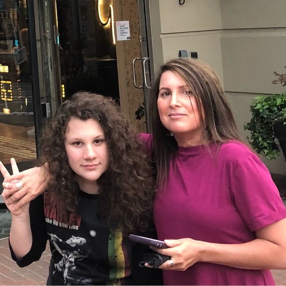 Meet your Posher, Aline - Picture 2 of 16